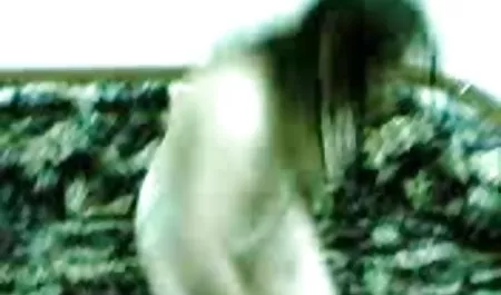 Patron onu kedi bir parmak yakaladı, Fucks olgun erotik seks