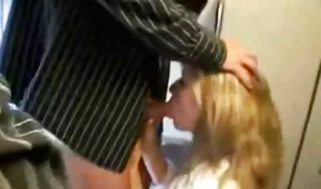 Sulu kedi almak büyük göğüslü sexi olgun kadin seksi kız yaladı ve becerdin