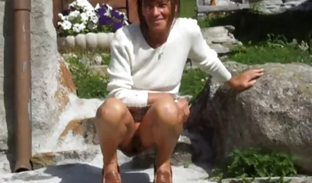Seksi çorap sarışın olgun seks piercing ile 2 deldi MİLF var