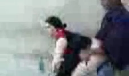 Kavgayı durdurdular 0lgun seks ve iki hayvan gibi sikmeye başladı