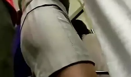 Bu mature grup pornolar iki eşcinsel kulübü aldı
