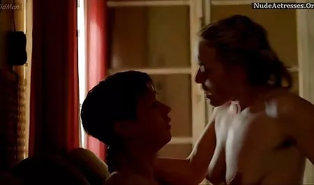 Güzel busty MILF jerks olgun yaşlı seks horoz kapalı
