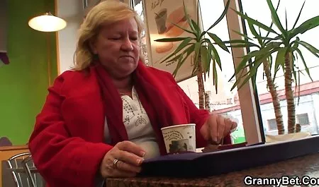Tatlı olgun seksi hatun ve bir oğlu