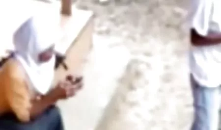 Azgın ANAL maturenineporno MASTÜRBASYON yapan güzel bir havuz düşünün