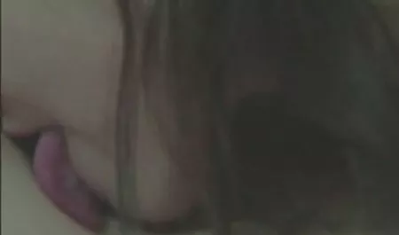Göğüsleri üzerinde mature seks türk sert fuck sonra genç gülümseyen ve twinks