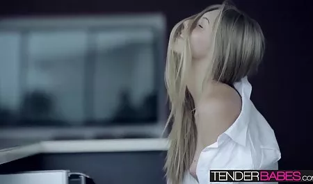 Polis Busty Abanoz olgun kadın sek büyük beyaz bir horoz Sikikleri