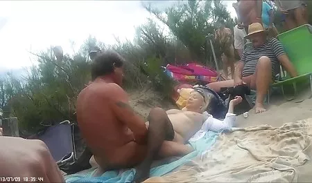 Tombul sarışın olgun sekz kırlangıçlar