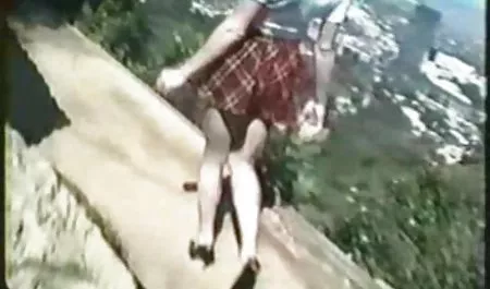 Sorun tatlı genç kız Lily Adams olgun kadın sikişmeleri
