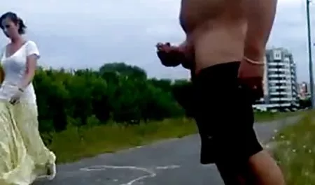 Asılarak onu bir küçük dick mature amatör sex