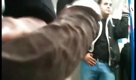 Esmer genç yaşlı mature seks kıçını araba alır