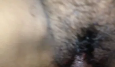 Bir kişi gri siyah çorap sarışın maturesexizle alır