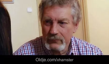 Güney Afrikalı kız kameraya oynuyor olgun kadın ile sex
