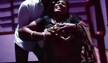 0071.1. Üç kişi İNGİLTERE'DE olgun genç lezbiyen sex üçlü